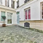 43- Parisien Flat Boulevards